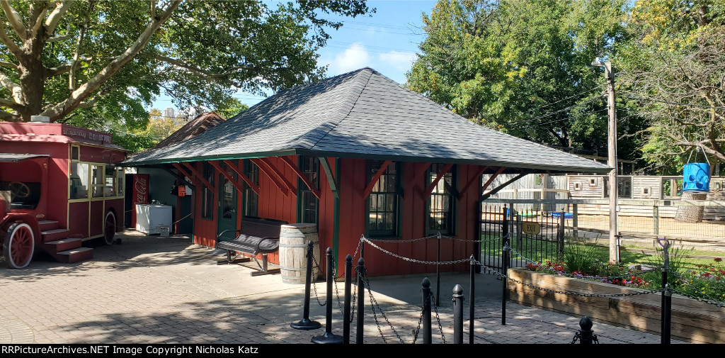 Saginaw Childrens Zoo Replica Depot